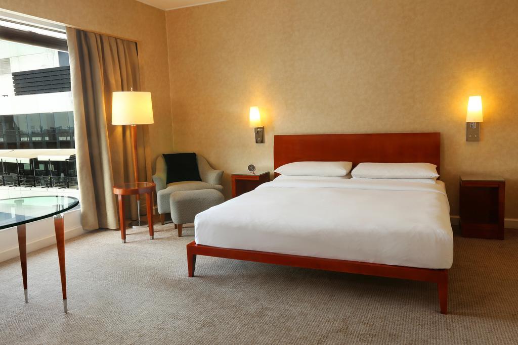Zimmer mit Kingsize-Bett