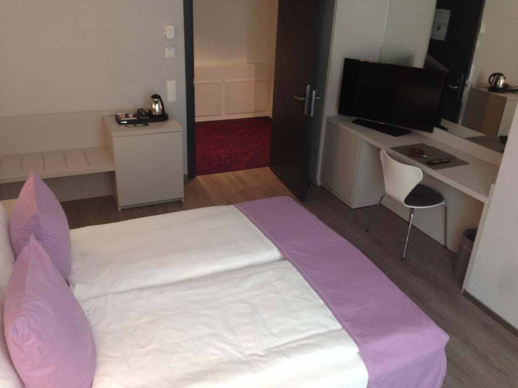 Modernes gemütliches Doppelzimmer