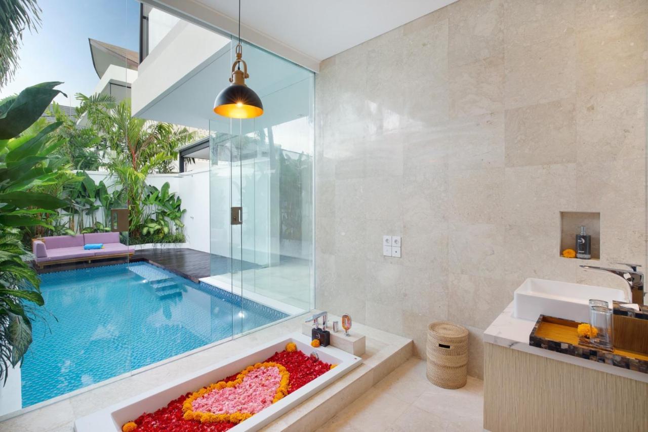 Villa mit 2 Schlafzimmern, eigenem Pool und Badewanne