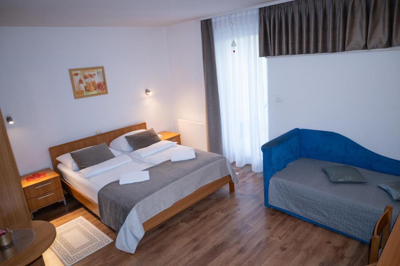 Dreibettzimmer mit Balkon