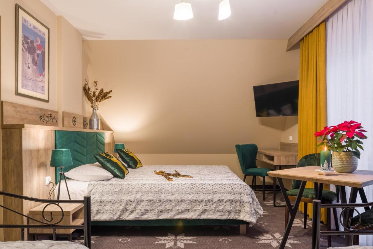 Vierbettzimmer mit Dusche