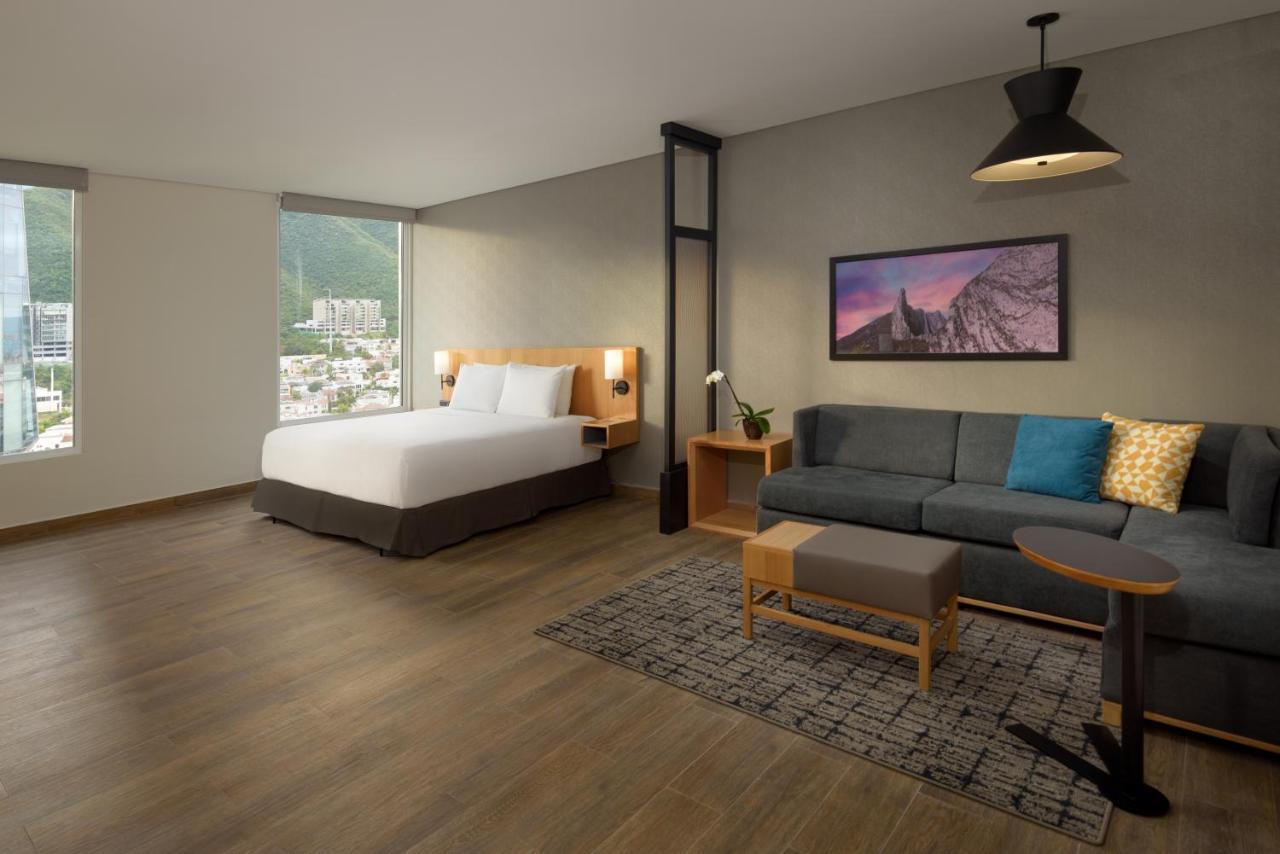 Zimmer mit Kingsize-Bett, Schlafsofa und barrierefreier Badewanne - barrierefrei