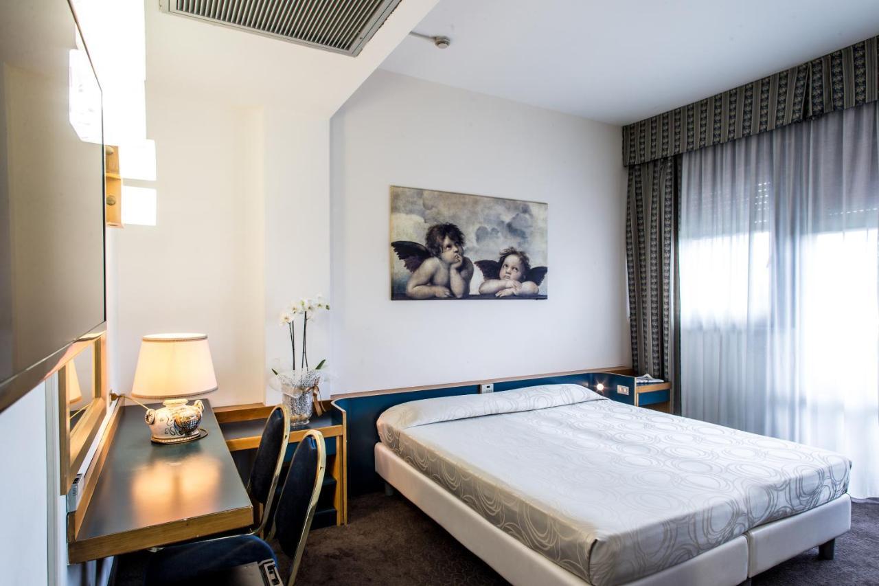 Doppel- oder Zweibettzimmer