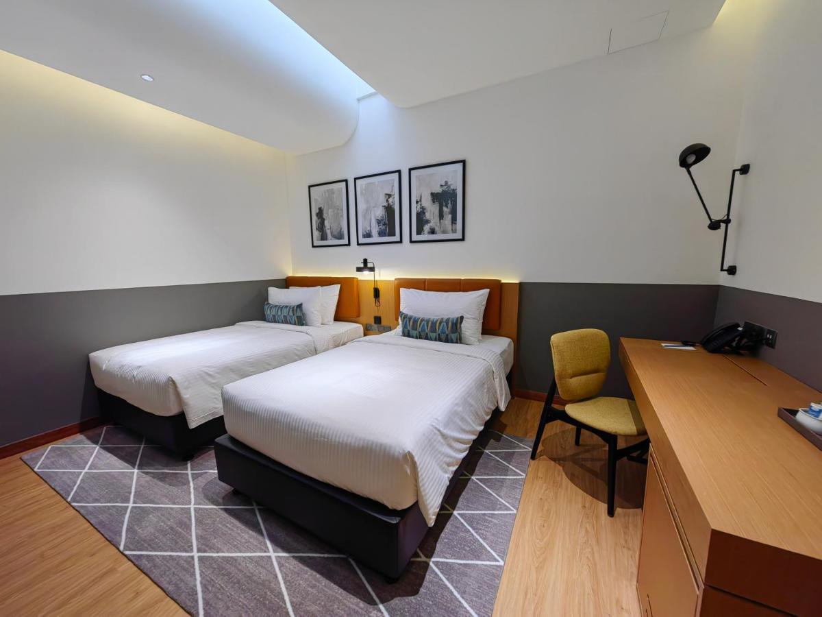 Studio Twin Skylight Windowless At Block A