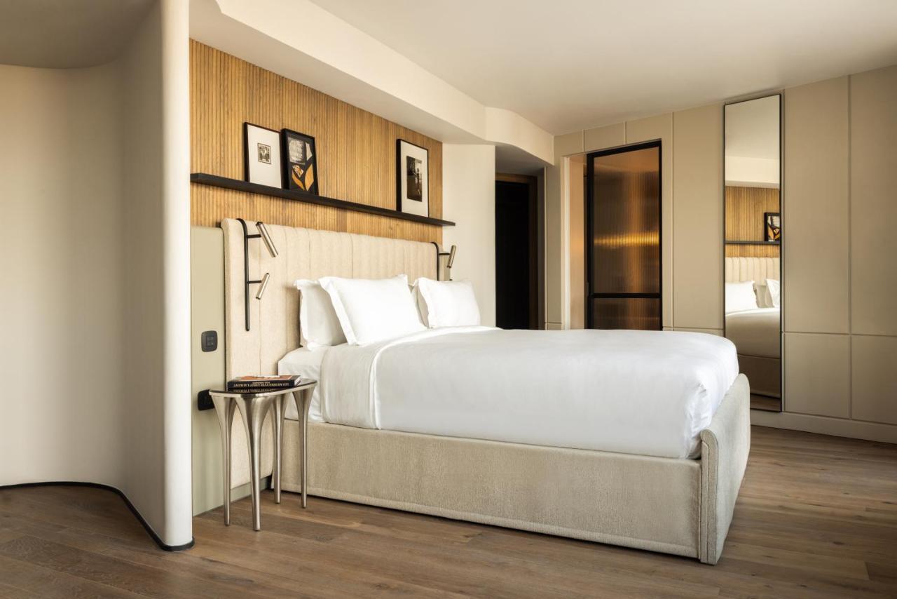 Junior Suite mit Terrasse und Aussicht auf den Eiffelturm