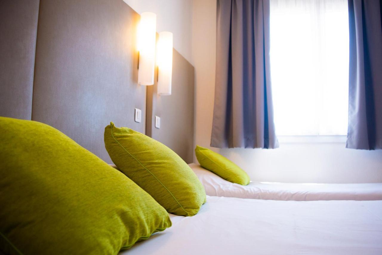 Dreibettzimmer mit Doppelbett