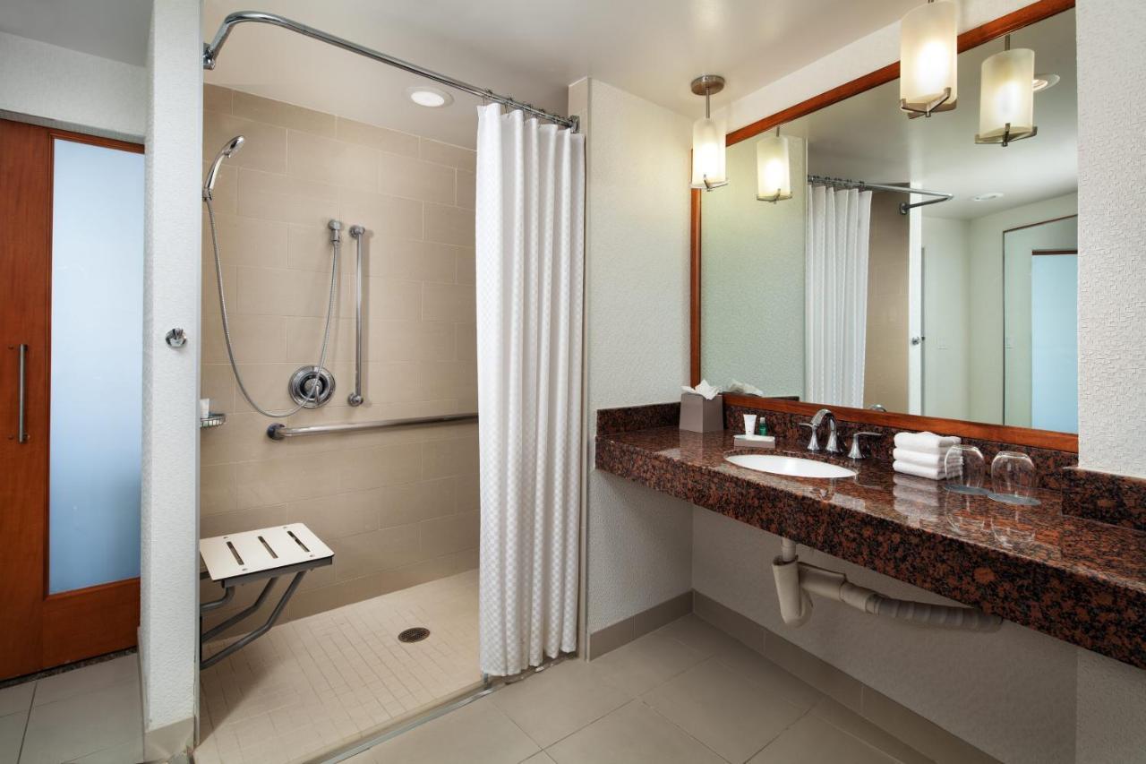Barrierefrei - rollstuhlgerechte Dusche, barrierefreies Gästezimmer, 1 Queensize-Bett(en)