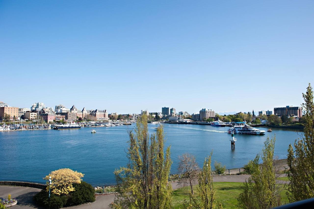 Suite mit 1 Schlafzimmer, 1 Kingsize-Bett, Schlafsofa und Blick auf das Wasser