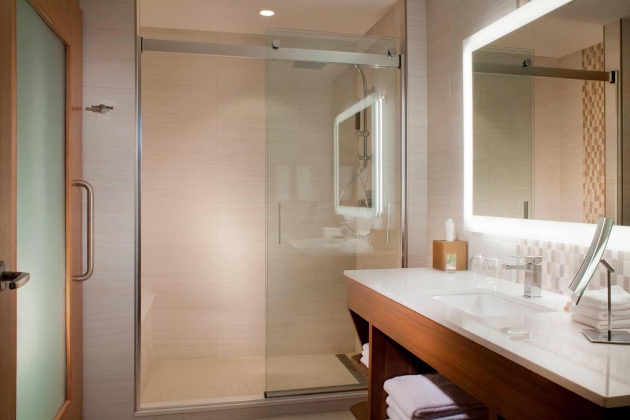 Junior Suite 1 Bedroom Suite 1 King