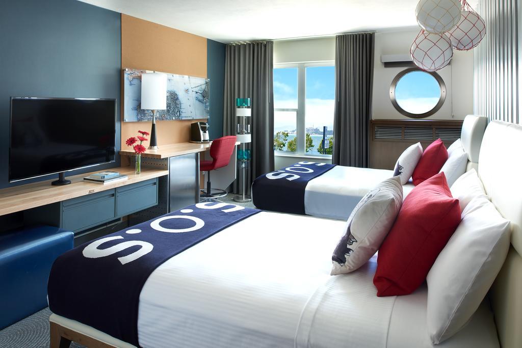 Deluxe Doppelzimmer mit Balkon und teilweisem Buchtblick