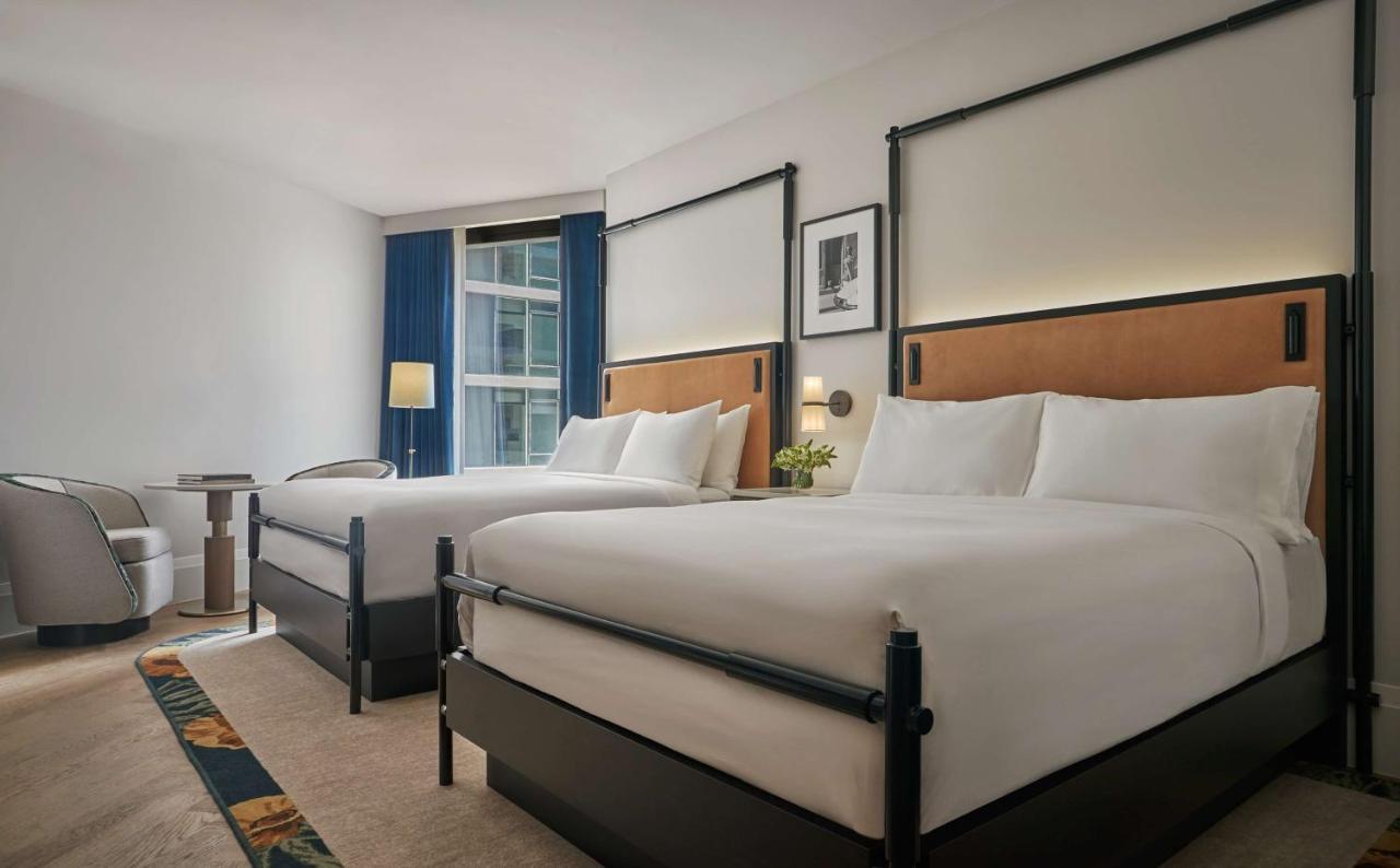 Barrierefreies Zimmer mit Queensize-Bett und eingeschränktem Flussblick