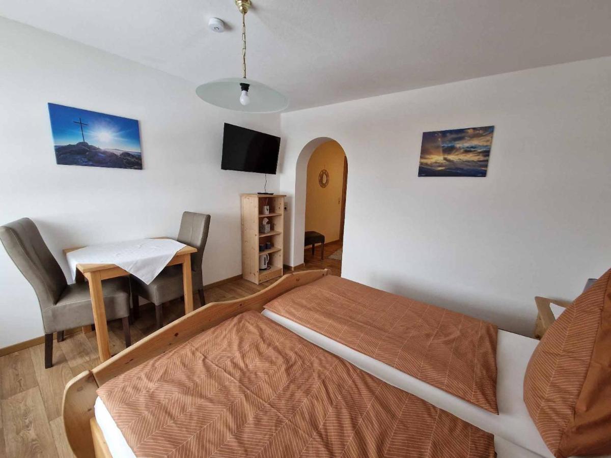 Doppelzimmer mit Gartenblick
