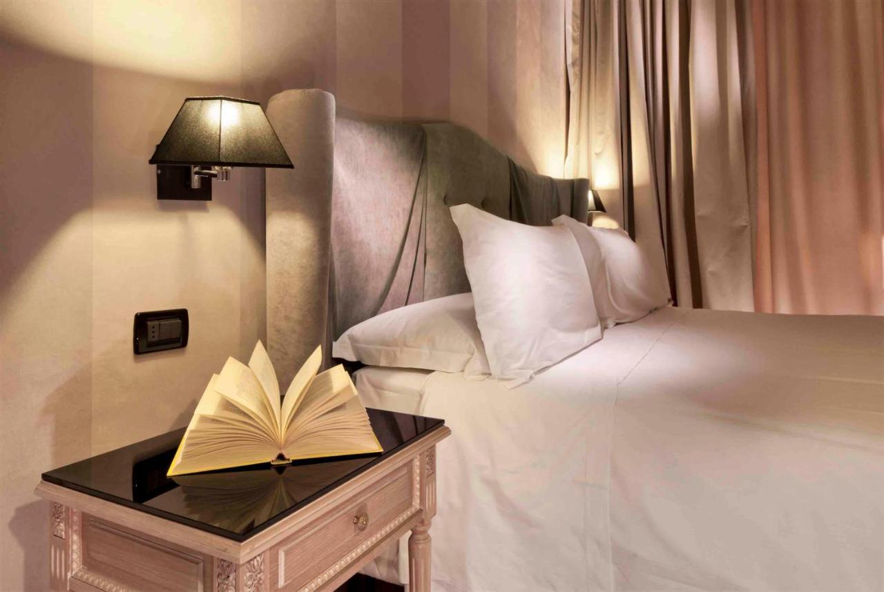 Elegantes Doppelzimmer mit Blick auf die Stadt