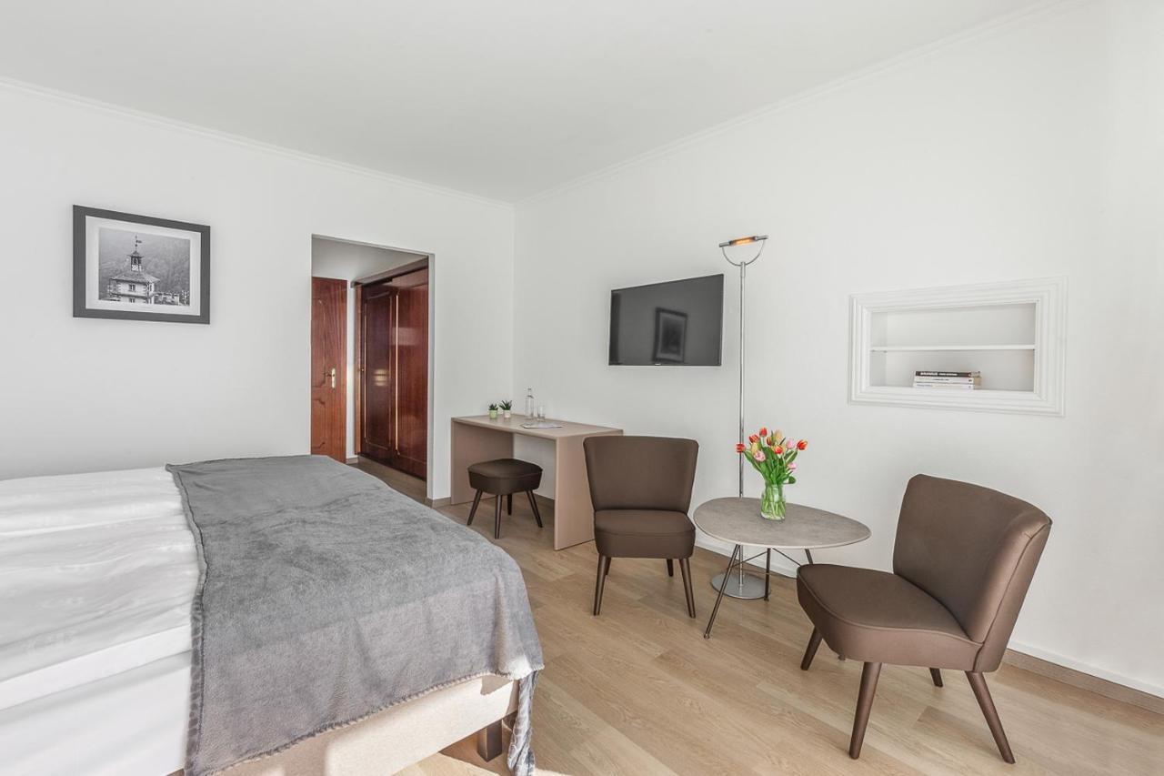 Panorama Doppelzimmer mit Balkon und Seeblick
