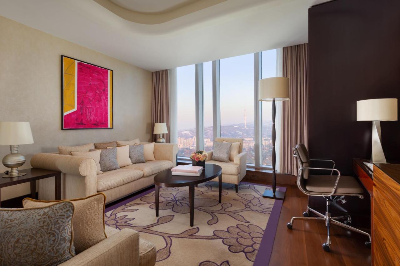 Junior Suite mit 1 Kingsize-Bett und Stadtblick