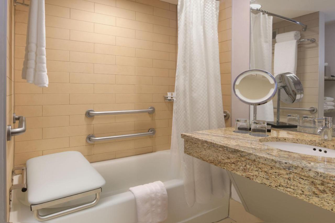 Deluxe King Guest room 1 King