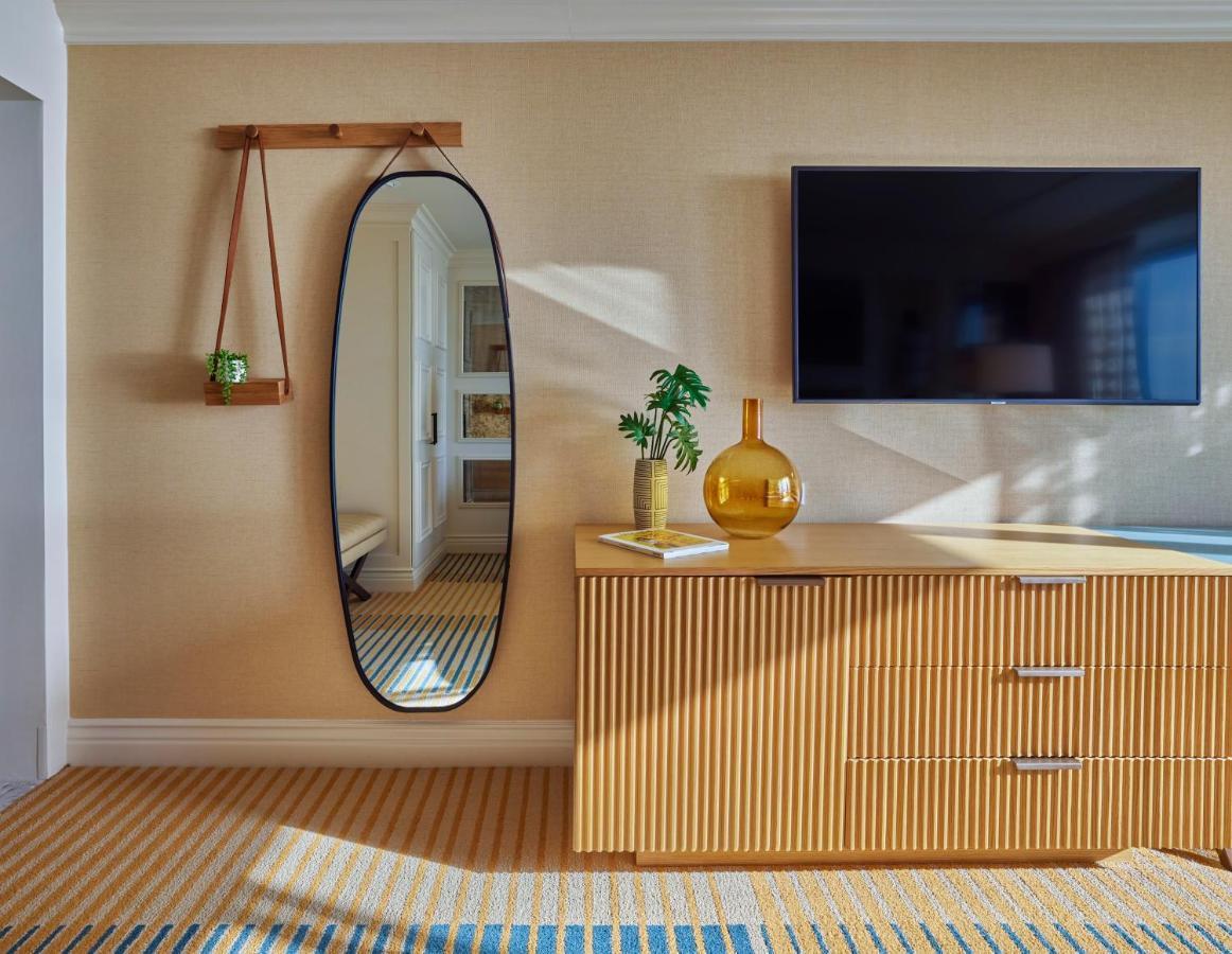 Zimmer mit 2 Queensize-Betten, Meerblick und Badewanne – barrierefrei, für Hörgeschädigte geeignet
