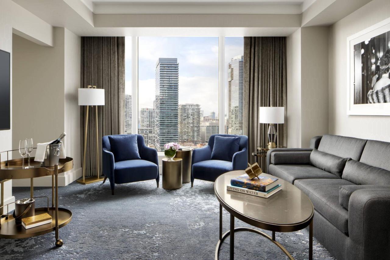 Ecksuite mit einem Schlafzimmer und Stadtblick – 1 Kingsize-Bett, Wohnzimmer mit Schlafsofa