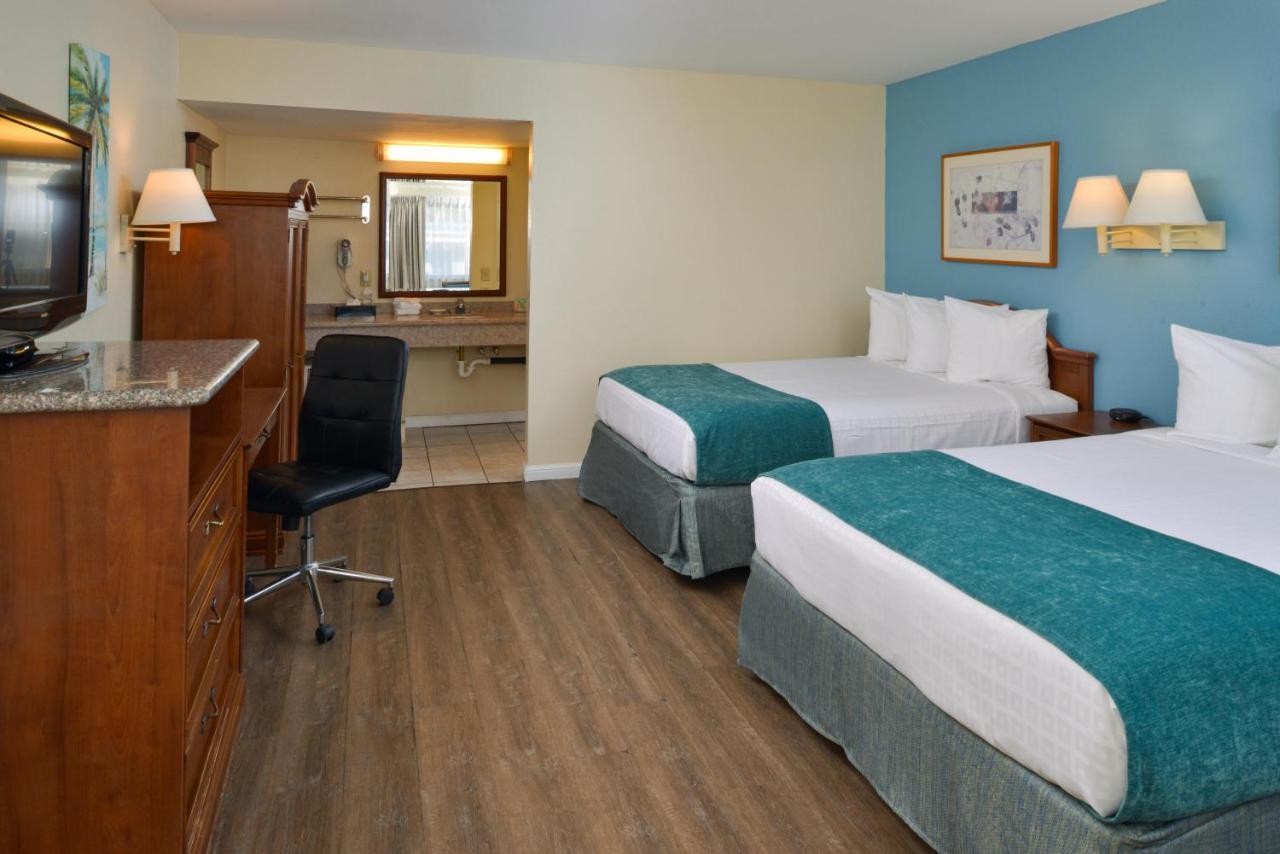 Queen Room Pool View