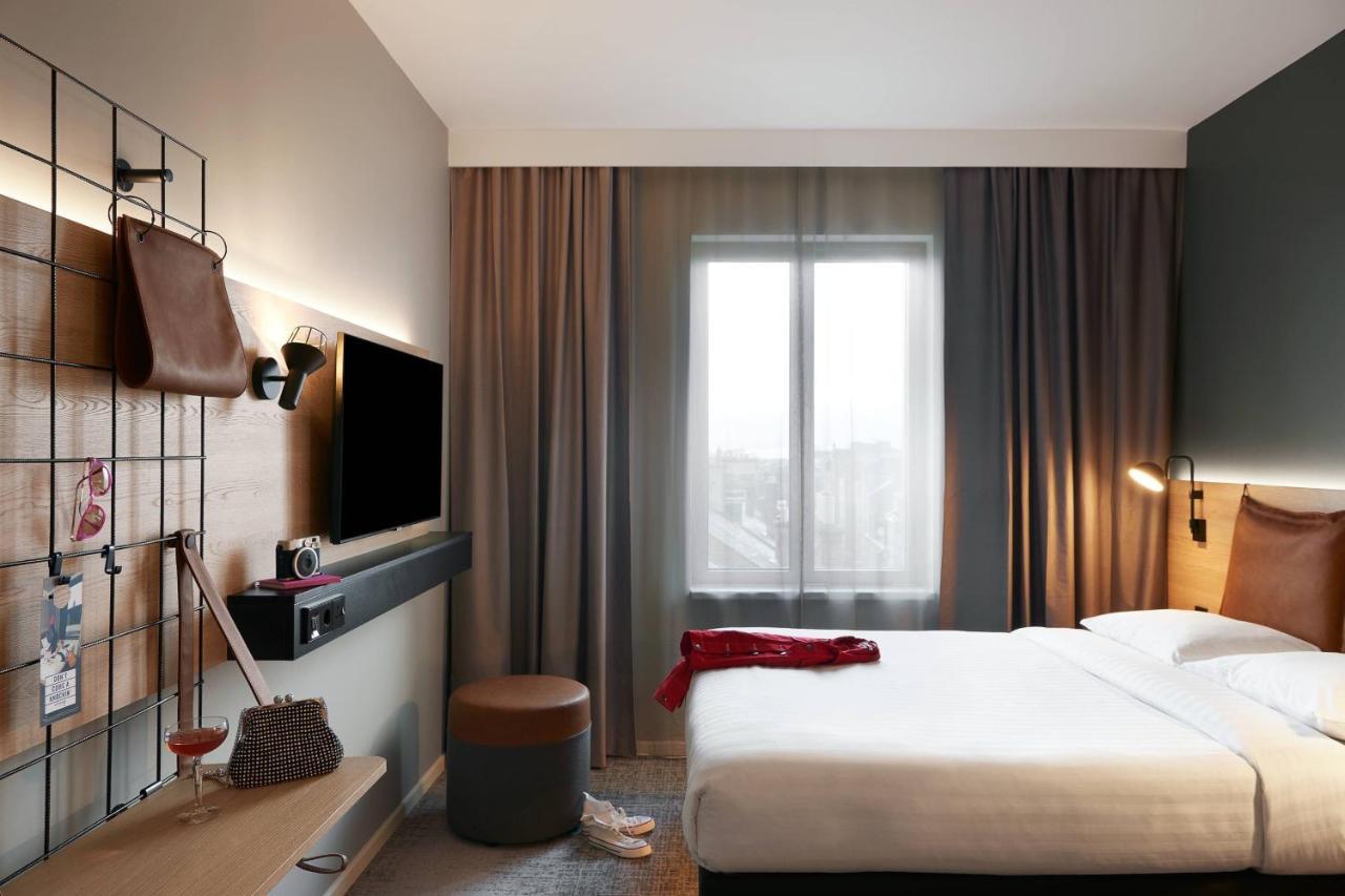 Moxy Zimmer mit Queensize-Bett