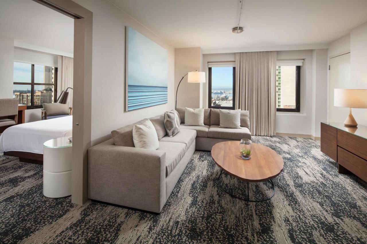 Suite mit 1 Schlafzimmer, 1 Kingsize-Bett, Schlafsofa und Blick auf die Bucht