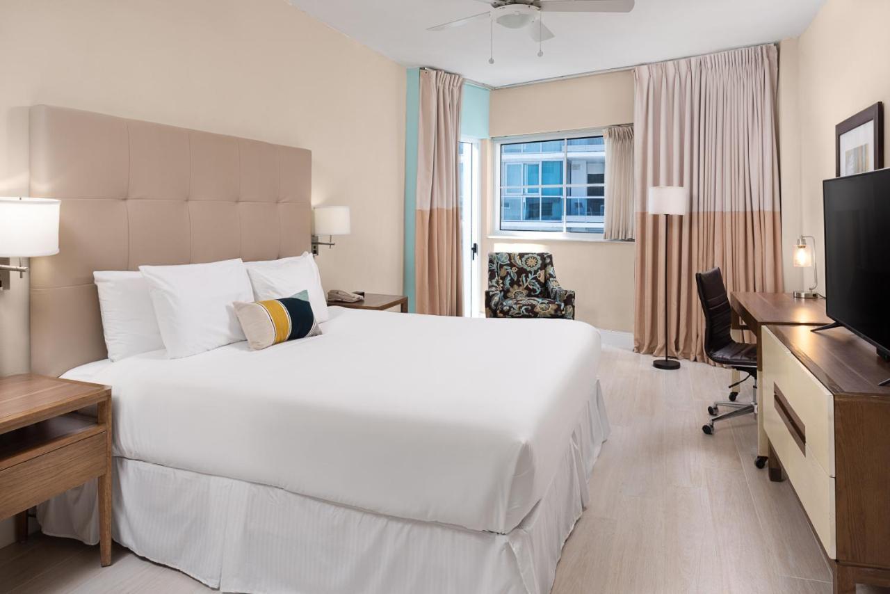 Deluxe Zimmer mit Kingsize-Bett und Stadtblick