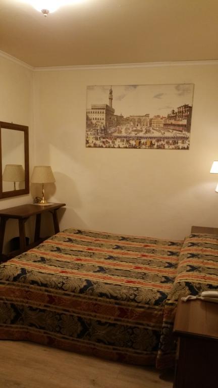 Doppel- oder Zweibettzimmer