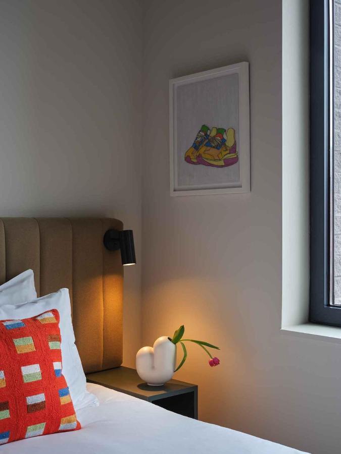 Niche Queen Room