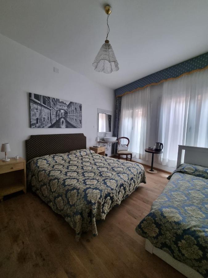 Dreibettzimmer mit Gemeinschaftsbad