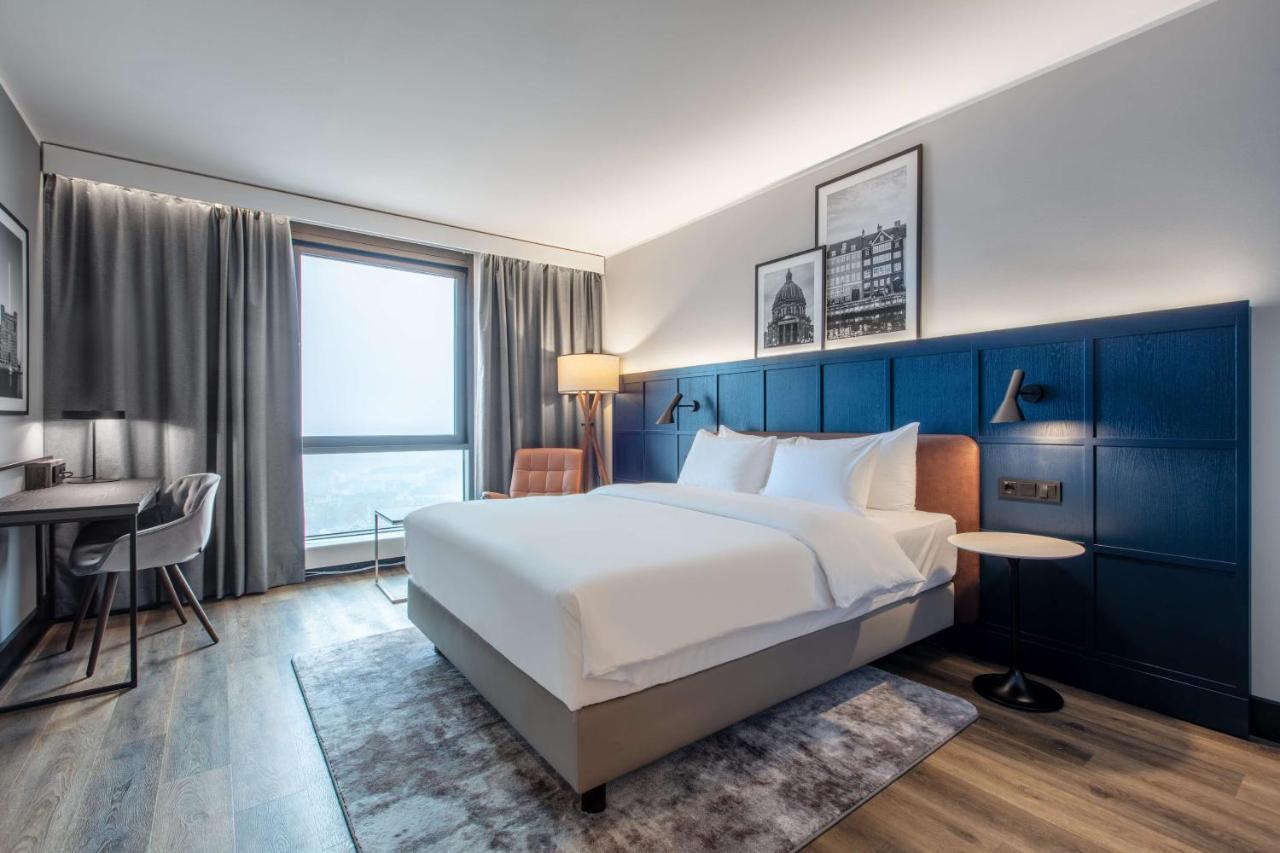 Premium Zimmer mit Blick auf die Skyline und den See