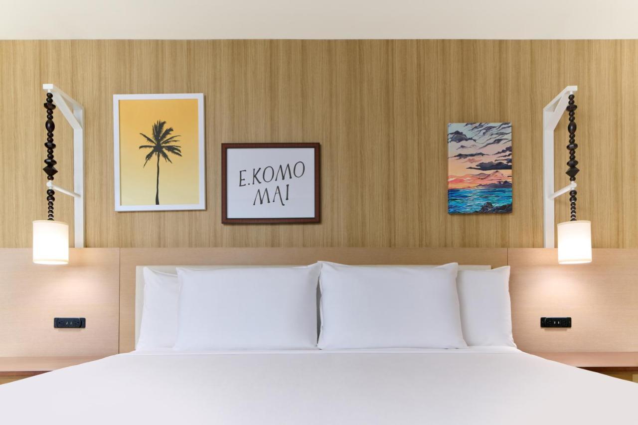 Zimmer auf der oberen Etage mit Kingsize-Bett und Stadtblick