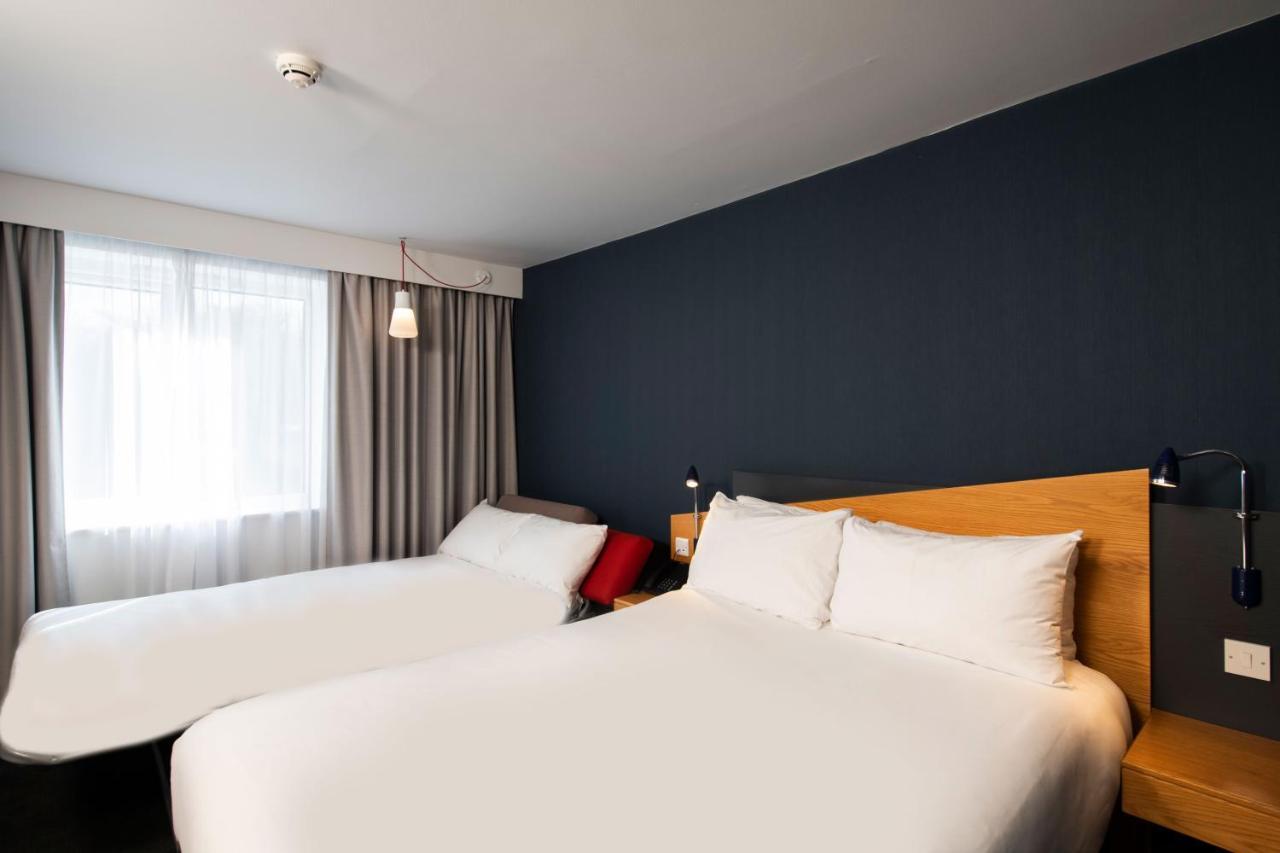Standard Doppelzimmer mit Einzelschlafsofa und kostenlosem warmen Frühstück