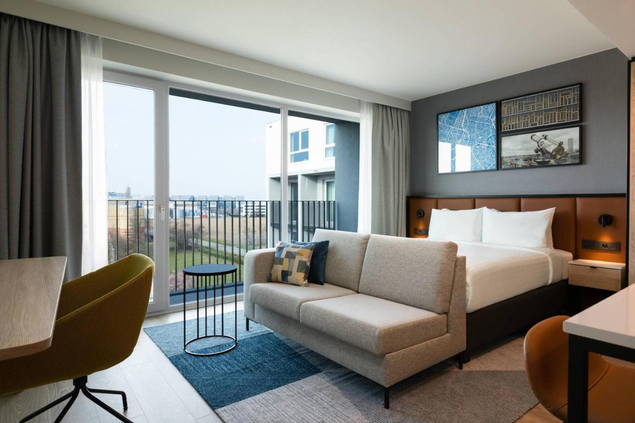 Studio mit Queensize-Bett und Balkon