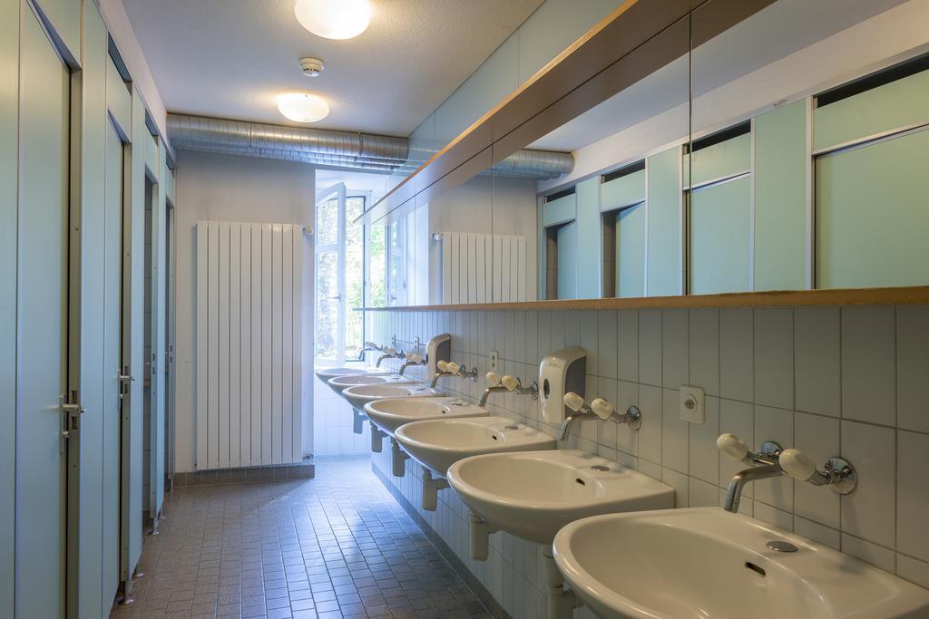 6-Bett-Zimmer mit Gemeinschaftsbad