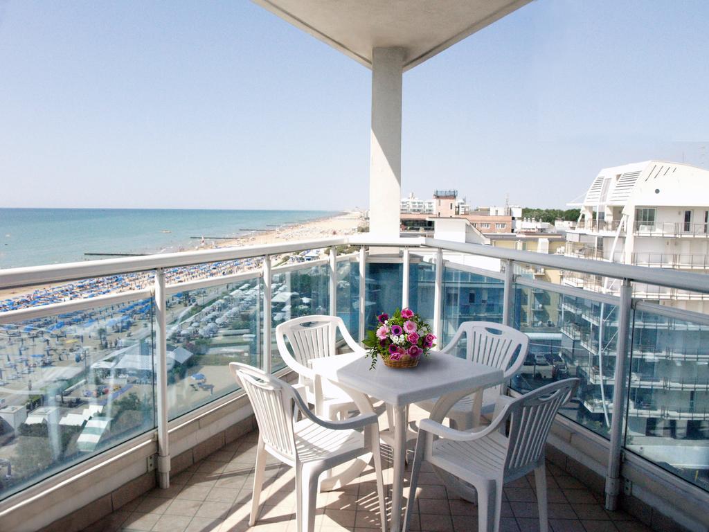 Vierbettzimmer mit Meerblick und Balkon