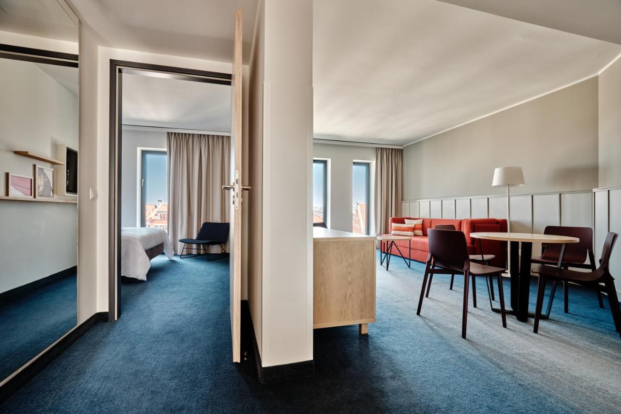 Suite mit Kingsize-Bett und Aussicht auf den Fluss