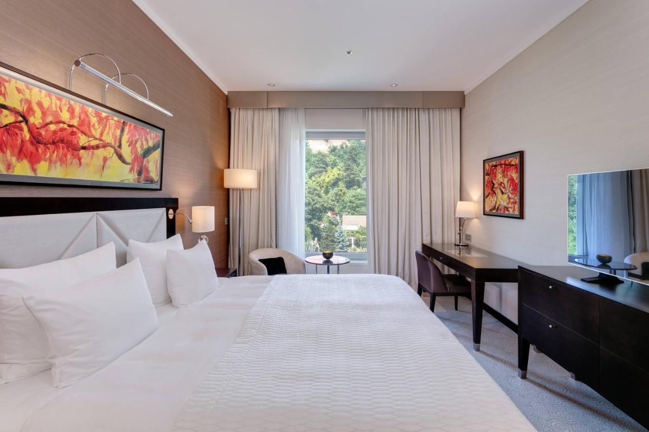 Suite Danube mit 1 Kingsize-Bett und Zugang zum Grand Living Room