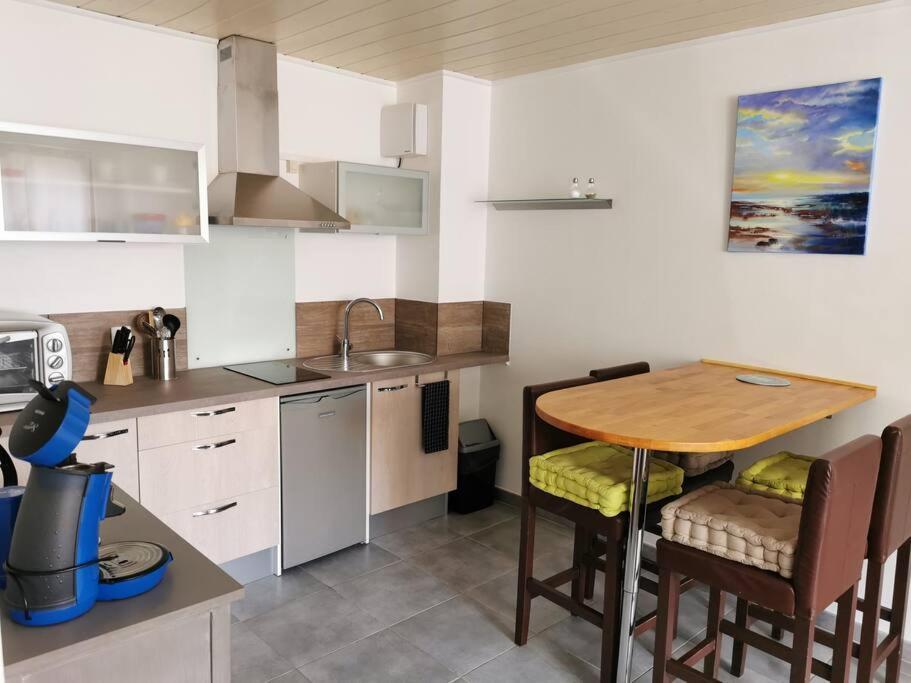 1 King Bed and 2 Single Beds, Two-Bedroom with Kitchen, Washer-Dryer