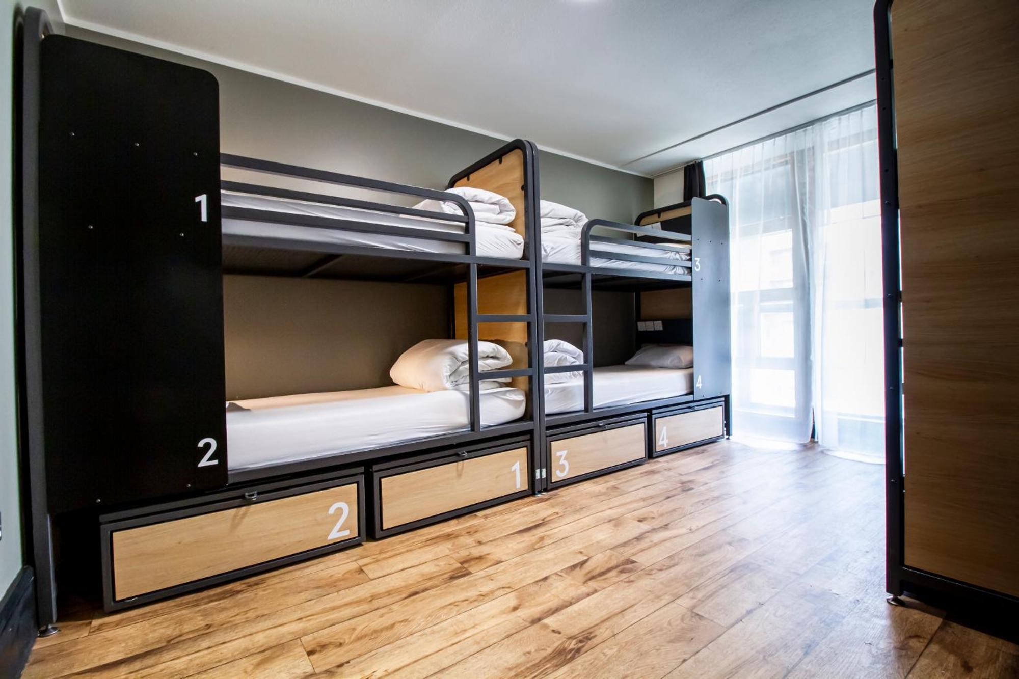 Privates 6-Bett-Zimmer – Gemeinschaftsbad