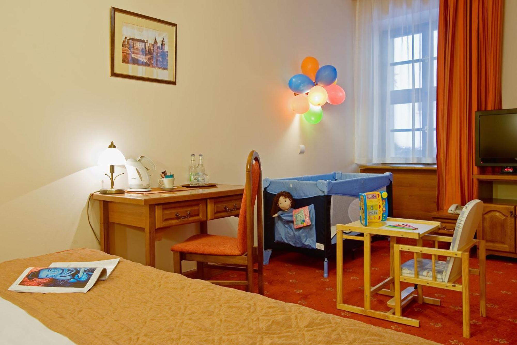 Familienzimmer (2 Erwachsene + 2 Kinder)