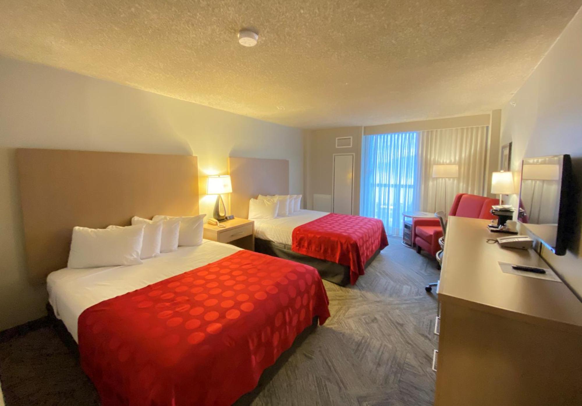 Zimmer mit 2 Queensize-Betten und Seeblick