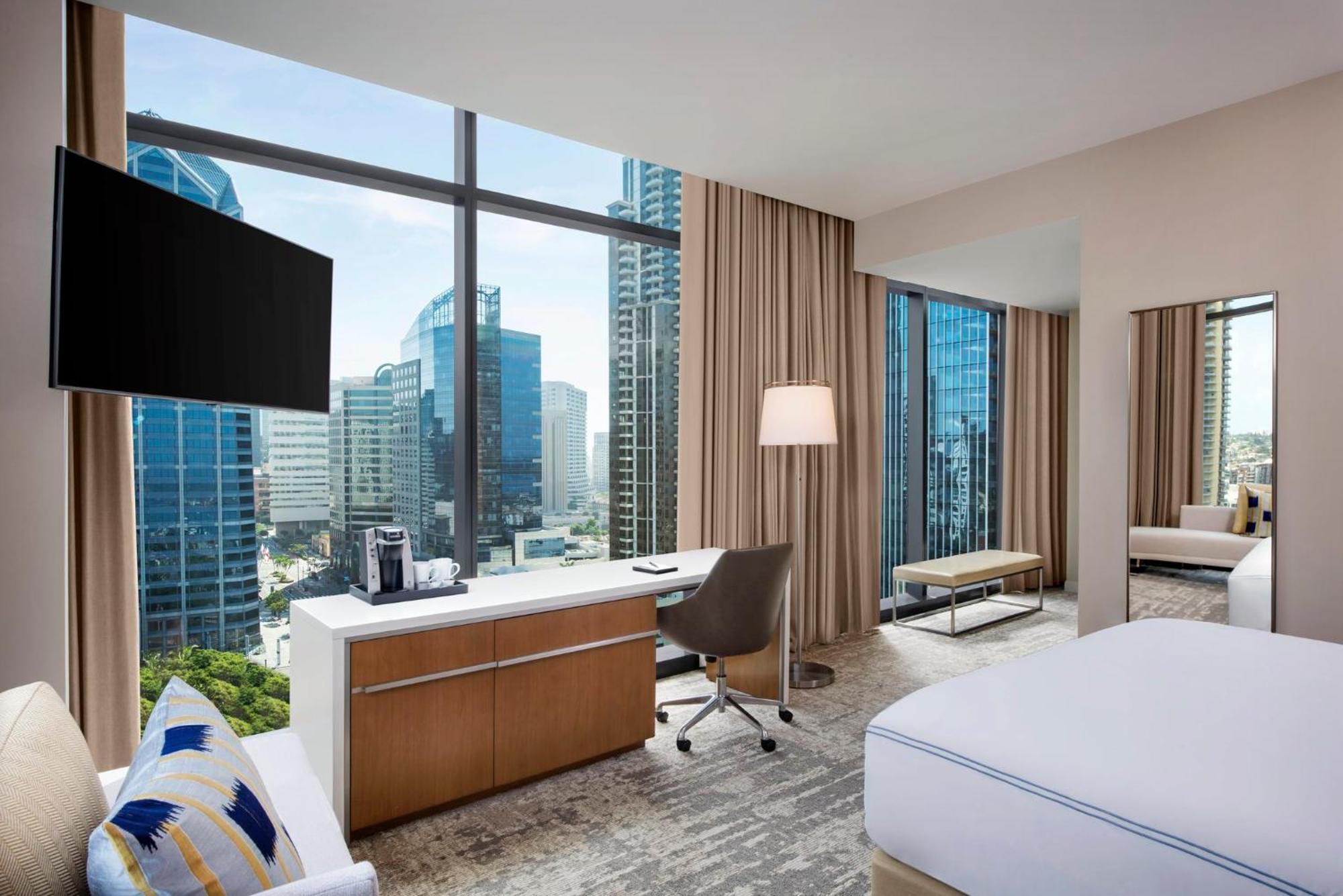 Eckzimmer mit Kingsize-Bett