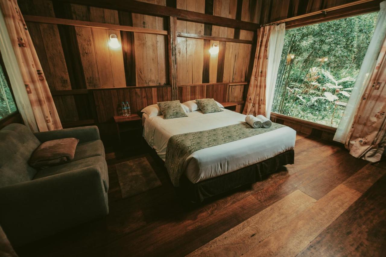 Doppelzimmer mit Balkon
