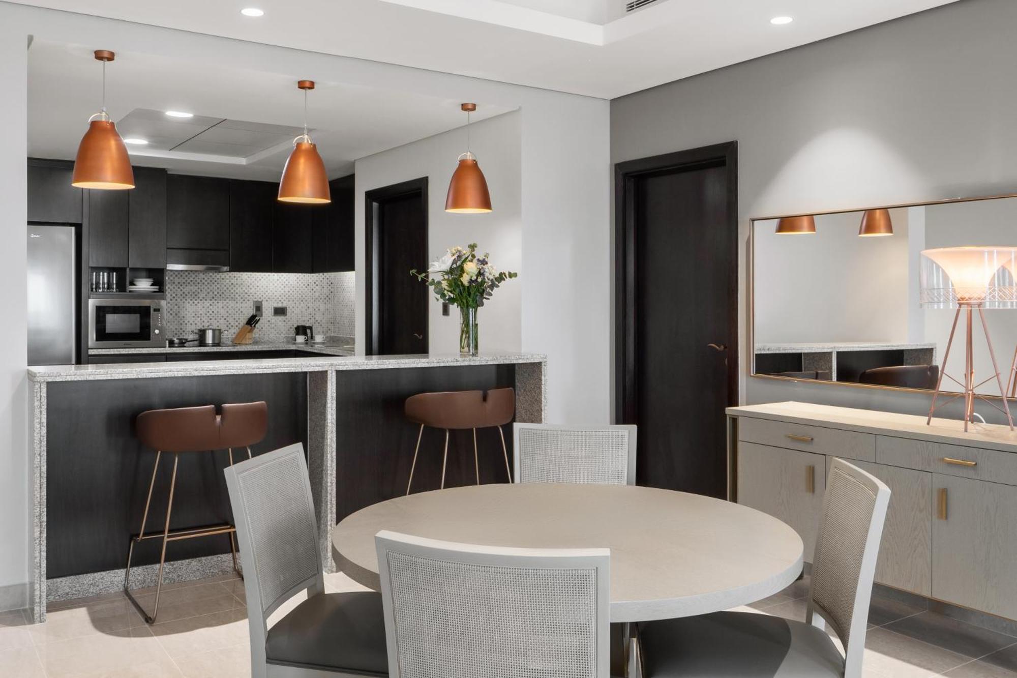 Ferienwohnung mit 1 Schlafzimmer, Blick auf die Skyline und eigenem Zugang zum eigenen Strand