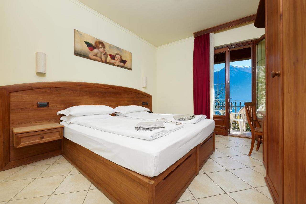 Deluxe Doppelzimmer mit Balkon und Seeblick (2 Erwachsene) - separates Gebäude