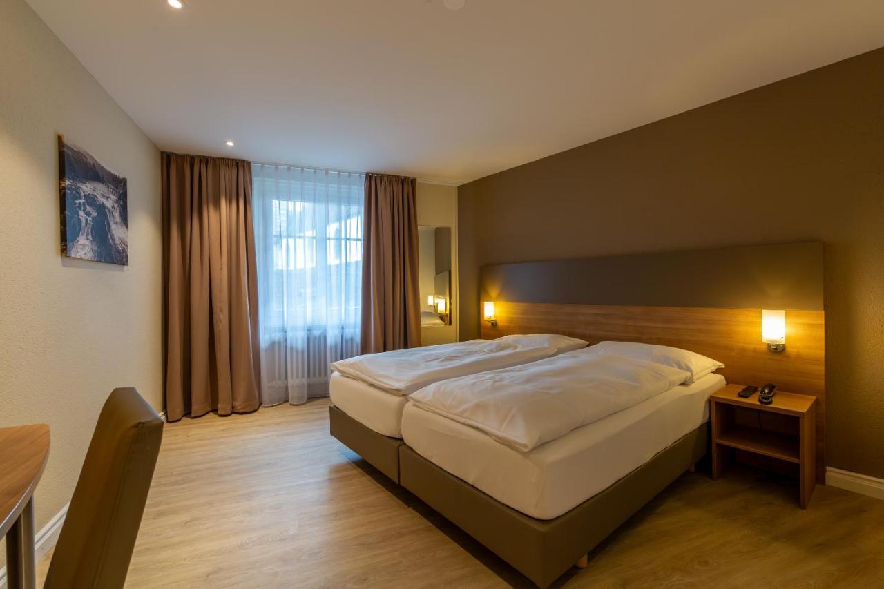 Doppel- oder Zweibettzimmer