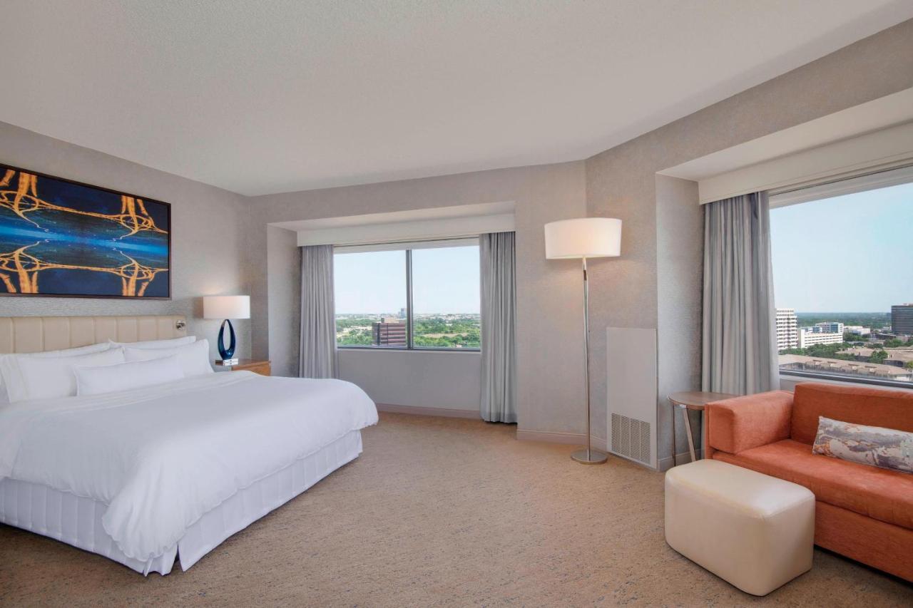 Junior Corner King Suite City View