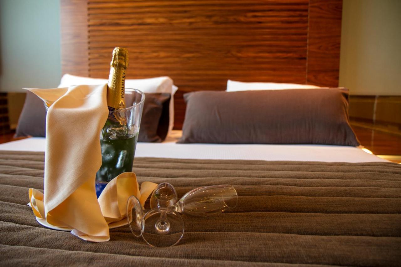 Suite mit Kingsize-Bett mit Whirlpool