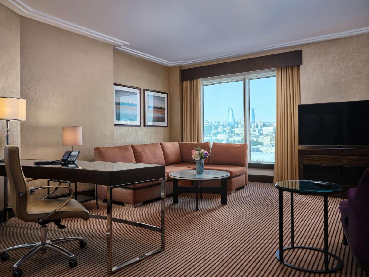 Deluxe Zimmer mit Kingsize-Bett und Stadtblick