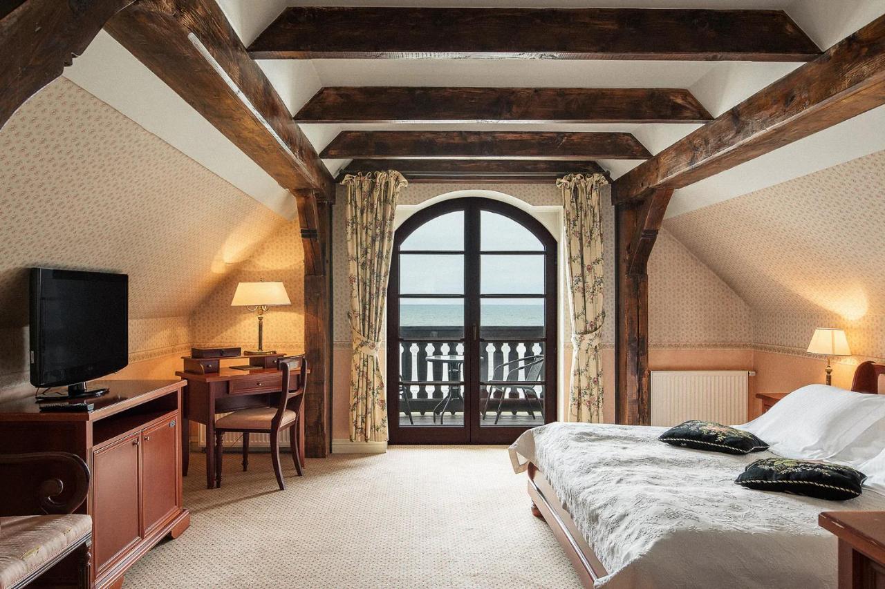 Doppelzimmer mit Balkon und Meerblick